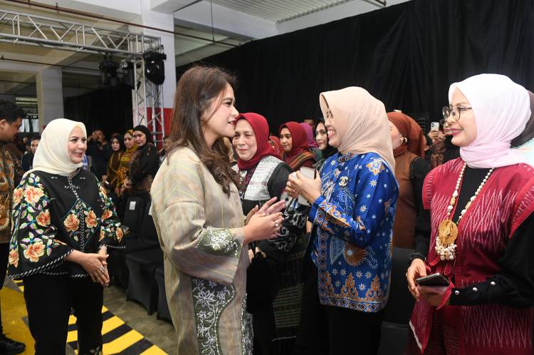 Saksikan Puncak Medan Fashion Festival, Pj Ketua Dekranasda Sumut Optimis Industri Kreatif