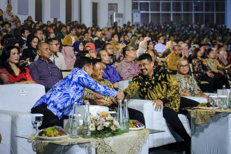 Bobby Nasution Dinobatkan Sebagai Tokoh Yang Berkontribusi Untuk Pendidikan di USU