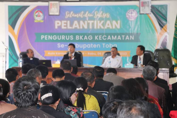 Pelantikan BKAG, Bupati Toba : "Kami Kerjakan Jasmani dan Jiwani, Gereja Kerjakan Rohani"