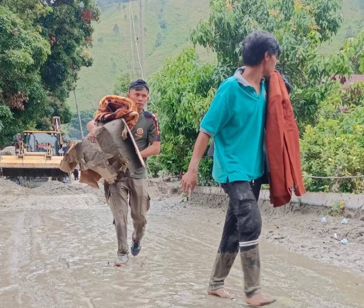 Banjir-Longsor di Baktiraja, Rumah, Poskesdes, Hotel Rusak, 14 Orang Belum Ditemukan