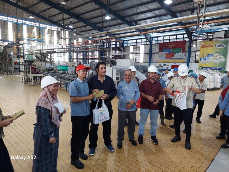 Management Perusahaan PT.OLEO CHEMA SOAP AND INDUSTRI Berikan Penghargaan untuk Belasan karyawan Terbaik serta Berprestasi