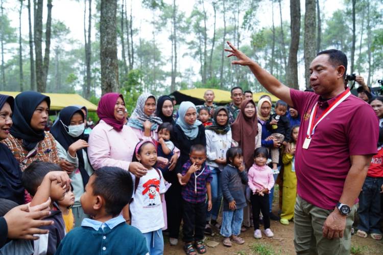 Panglima TNI Peduli Sosial,  Bagikan 2.000 Paket  Sembako