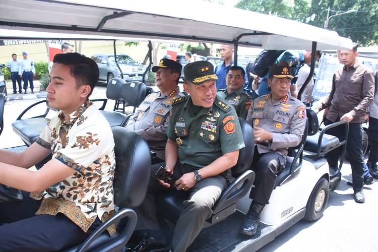 Dankodiklatal Didampingi Asintel dan Aster Panglima TNI Mewakili Panglima TNI Hadiri Deklarasi Pemilu Damai di Surabaya