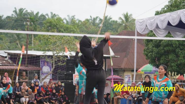 Plt Bupati Langkat Hadiri Final Turnamen Volly Putri