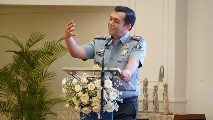 Menkumham,Yasonna Laoli menyerahkan Bantuan Dana Pendidikan PIP