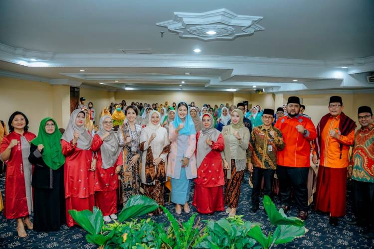 Ajak Kaum Perempuan Ikut Jaga Kerukunan, Ny Kahiyang Ayu: Apapun Agamanya Kita Tetap Saudara
