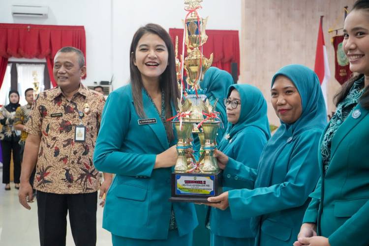 Puncak Bakti Sosial Kesatuan Gerak PKK &ndash; KB &ndash; Kesehatan Penuh Kegembiraan