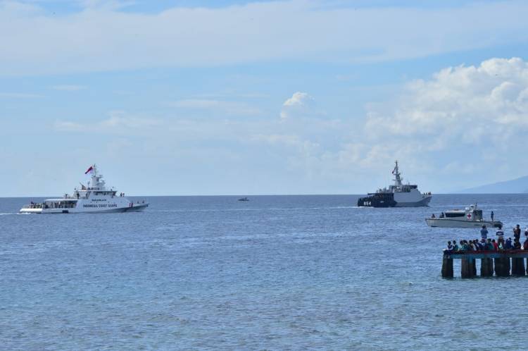 KN Kuda Laut-403 Bakamla RI Sailing Pass di Hari Nusantara