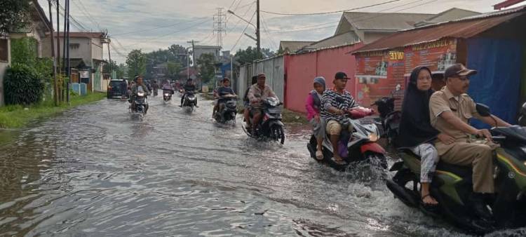 Ribuan Rumah Warga Dikawasan Martubung Kembali Direndam Banjir Air Hujan