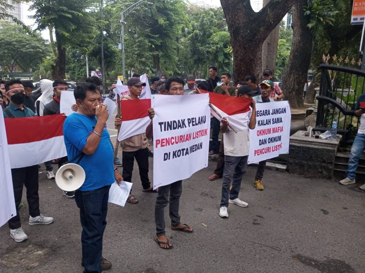 Unjuk Rasa Aliansi Masyarakat Pencari Keadilan terhadap dampak pencurian listrik illegal perusahaan bitcoin