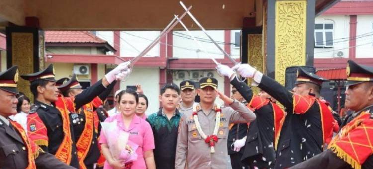 Tradisi Pedang Pora Sambut Kapokres Pelabuhan Belawan
