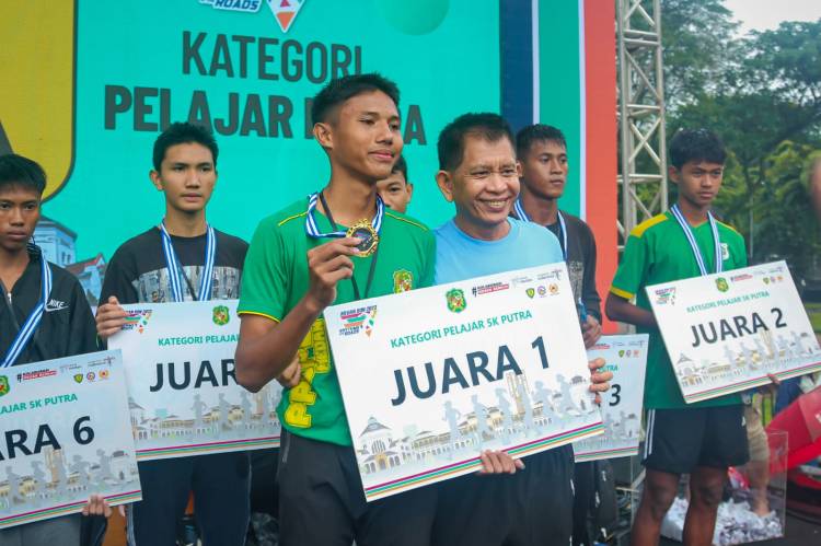 Ribuan Peserta Medan Run 2023 Tetap Semangat Meskipun Hujan