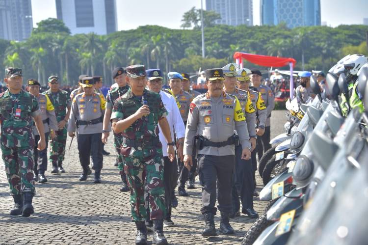 Kasum TNI dan Wakapolri Pimpin Apel Gelar Pasukan Operasi "Lilin-2023" di Silang Monas Jakarta