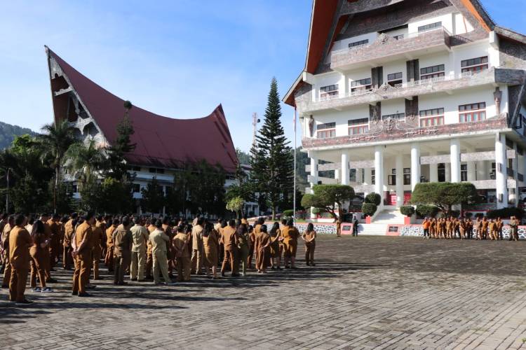 Tiga Pesan Bupati Toba, Salah Satunya Menggalang Bantuan Sosial ke Humbang Hasundutan
