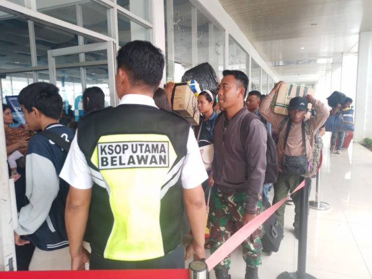 Km Doro Londa Tiba di Belawan