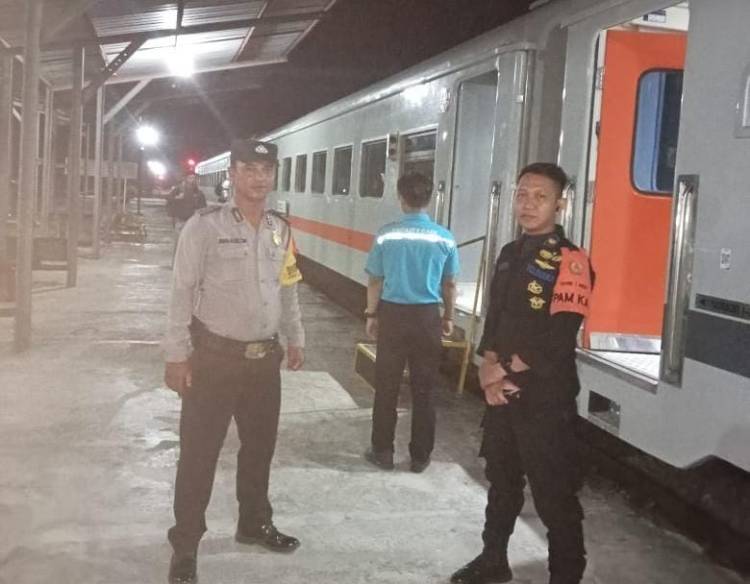 Polsek Perdagangan Gelar Operasi Pengamanan Natal dan Tahun Baru di Stasiun Perlanaan Berlangsung Aman dan Terkendali