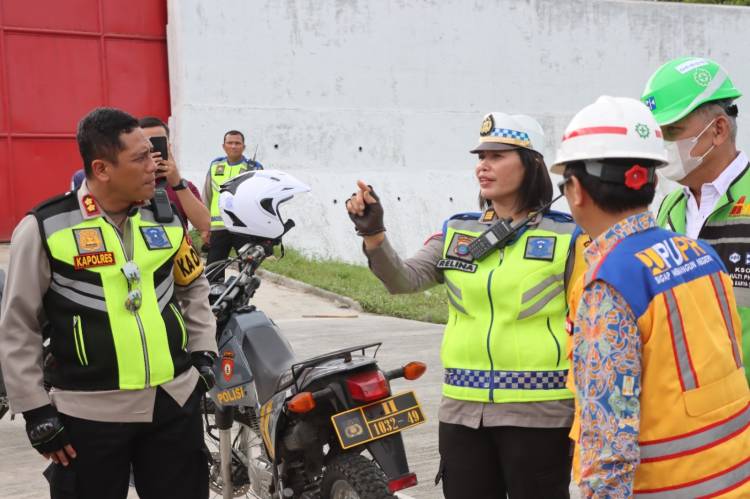 Kapolres dan Kasat Lantas Cek Pos Pam dan Yan Ops Lilin Toba Jelang Nataru