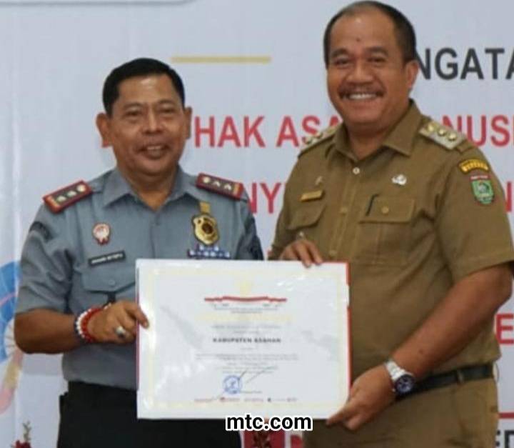 Pemkab Asahan Terima Penghargaan Kabupaten Peduli HAM Provsu