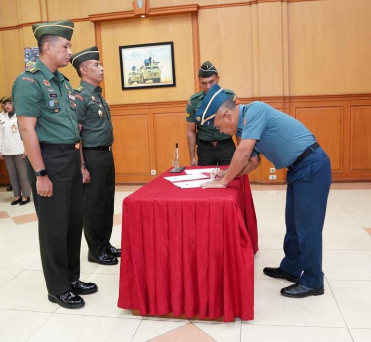 Kapuspen TNI Pimpin Serah Terima Jabatan Kabid Prodok Puspen TNI