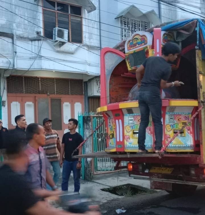 Personil Polda Sumatera Utara Grebek Sarang Game Zone Di Kisaran