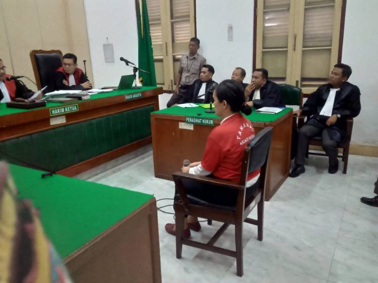 Didakwa Penistaan Agama, Selebgram Ratu Entok Diadili