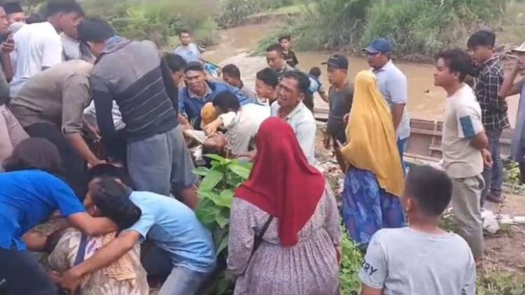 Kapal Kayu Terbalik, 2 Tewas 9 Hilang