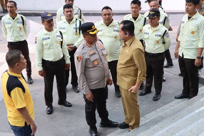 Kapolrestabes Medan Turun Langsung Pantau Demo Tolak Kenaikan PPN 12 Persen  di Gedung DPRD Sumut