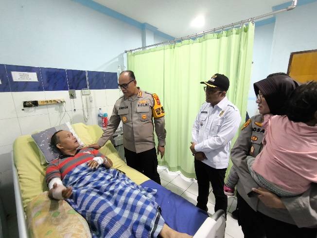 Kapolrestabes Medan Kombes Gidion Arif Besuk Kepling Korban Penusukan Wanita ODGJ