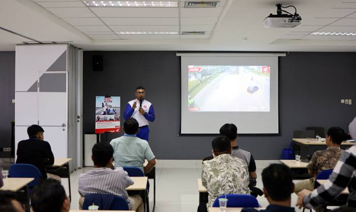 Tingkatkan Keselamatan Berkendara, FIFGROUP dan MPM Honda Jatim Gelar Pelatihan Safety Riding