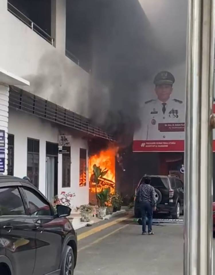 Kantor Dinsos Sumut Terbakar