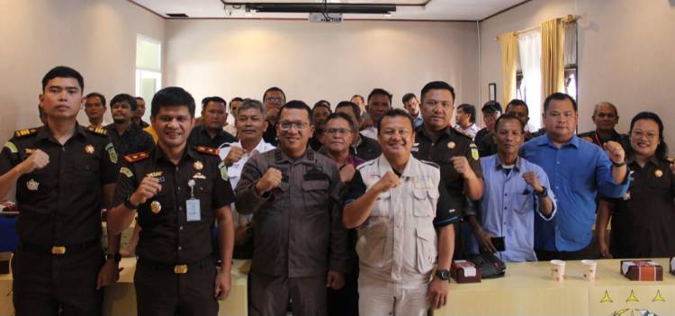 Kejaksaan Negeri Toba  Dskusi Ringan dengan Puluhan Wartawan