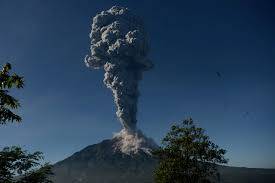 Gunung Merapi Meletus, Semburan Mencapai 1.800 meter