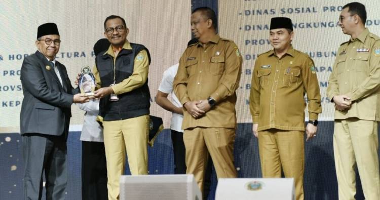 KI Sumut Award 2024 :  Pj Gubernur Sumut Raih Achievement Personel