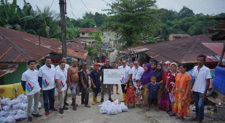 PLN UID Sumut Salurkan 500 Paket Sembako untuk Korban Banjir di Sumut