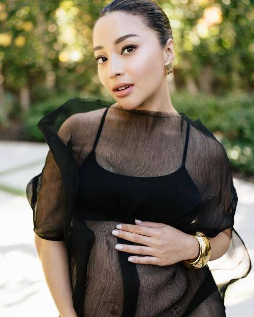 Pamer Baby Bump, Ini Dia Pesona Nikita Willy Yang Makin Glowing