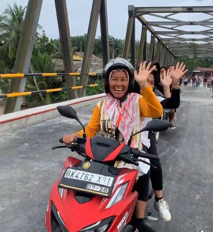 Jembatan Titi Besi Galang Kembali Bisa Dilalui