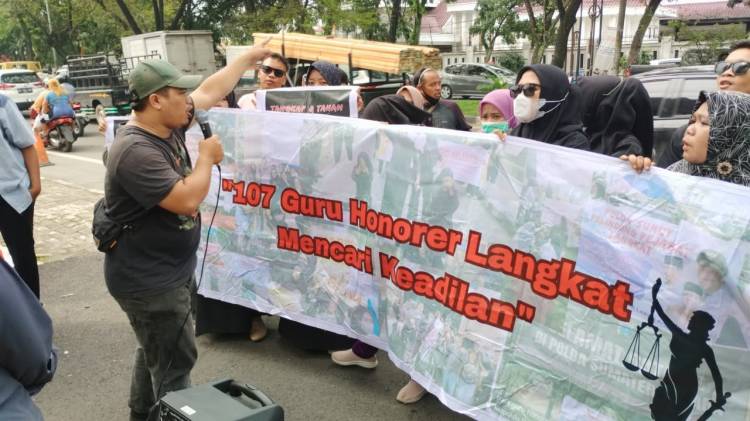 Geruduk Kejati Sumut, Guru Honorer Langkat Minta Objektif Tangani Kasus PPPK 2023