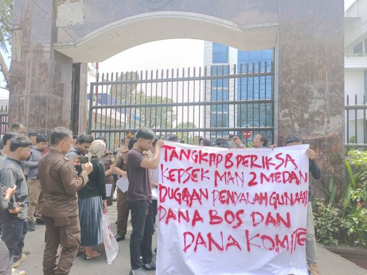 Dugaan Korupsi MAN 2,  GMPET-SU Demo Kantor Kejaksaan Tinggi Sumatera Utara