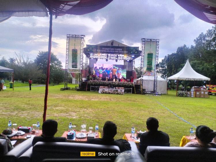 Natal Pemkab Toba Dirayakan Di Halaman Kantor Bupati