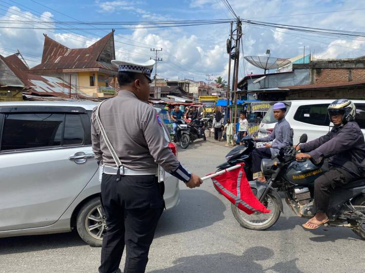 Mantap..!!! Kapos Lantas Padang Lawas Live Report Ops Lilin Cegah Macet