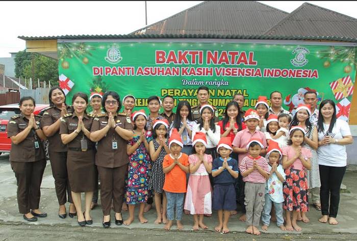 Bakti Natal Kejati Sumut Gelar Donor Darah dan Santuni Anak Panti Asuhan