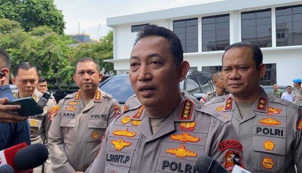 Kapolri Mutasi 734 Pati dan Pamen