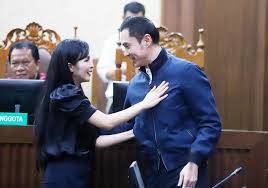 Suami Sandea Dewi, Harvey Moeis Mendengarkan Pembacaan Putusan