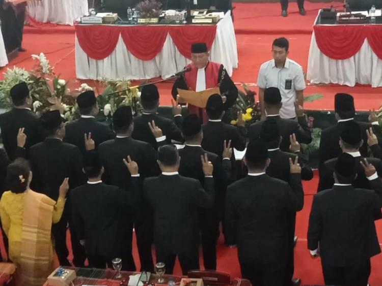 30 Anggota DPRD Kabupaten Toba Dilantik