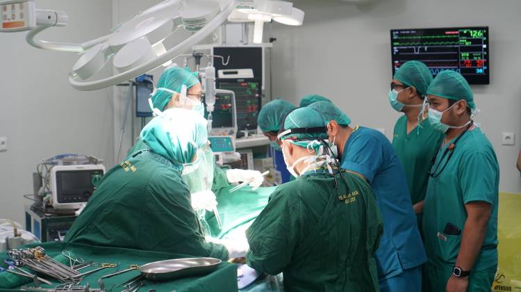 Operasi Koarktasio Aorta pada Kasus Jantung Anak Bawaan
