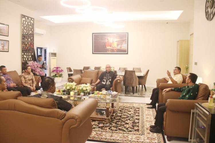 Open House di Rumdin Kapolda Sumut, Pj Gubernur Sumut Bersyukur Perayaan Natal Berjalan Kondusif dan Aman