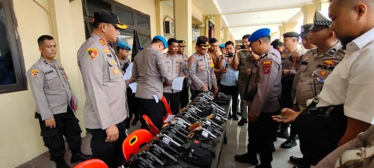 Kapolres Tj.Balai Cek Senpi Personil