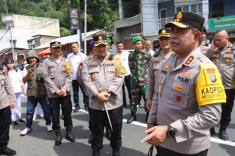 Kapolres Simalungun Dampingi Kapolda Sumut Tinjau Pos Pelayanan Operasi Lilin Toba 2024 di Parapat