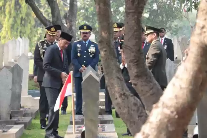 Panglima TNI Ziarah Nasional Hari Pahlawan di TMP Kalibata