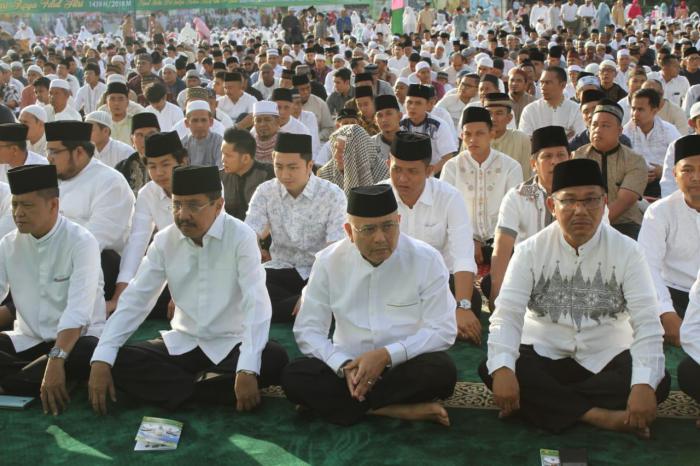 Walikota Medan Sholat Id di Lapangan Merdekan Medan